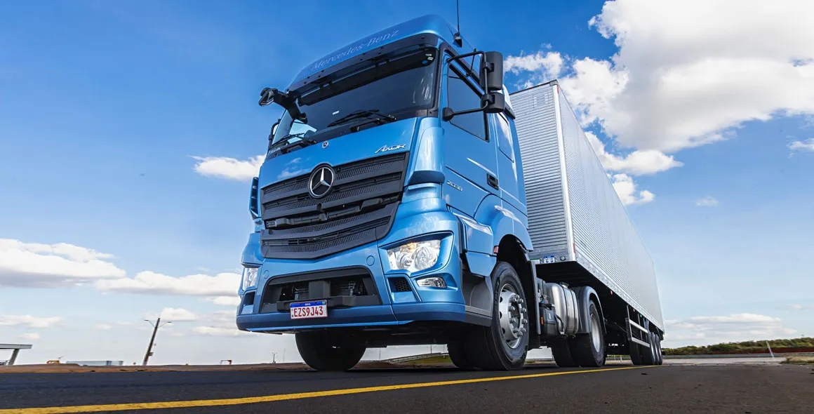 Soluções Mercedes-Benz para transporte e logística ganham destaque na TranspoSul 2025