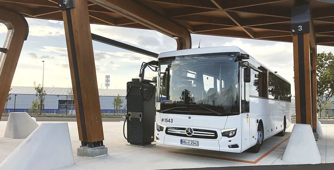 Daimler Buses lança estações públicas de recarga de baterias para ônibus elétricos
