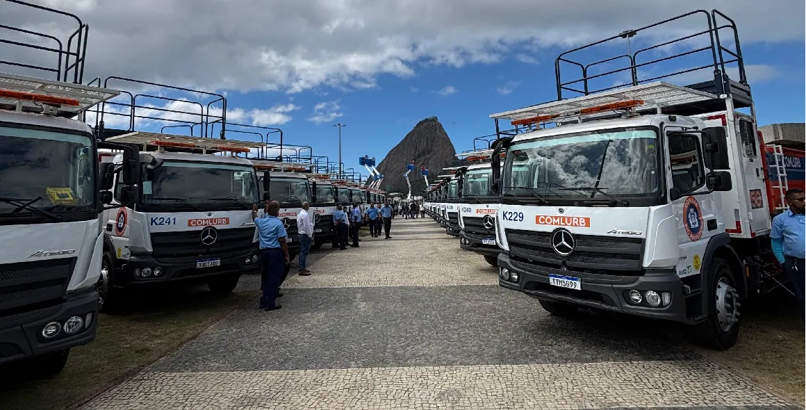 Colares Linhares amplia frota de caminhões Mercedes-Benz Accelo e Atego para manejo e poda de árvores na cidade do Rio de Janeiro