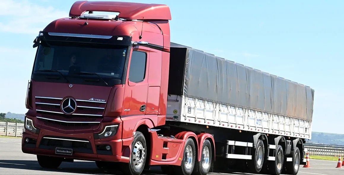 Mercedes-Benz realiza últimas etapas do ano da Gincana do Caminhoneiro e da Caravana do Extrapesado